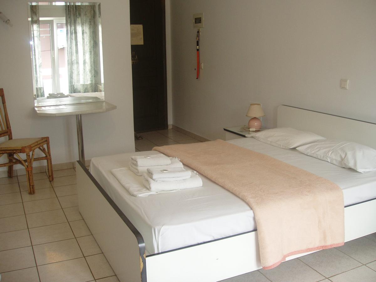 Aris Apartments Gerani  Eksteriør billede