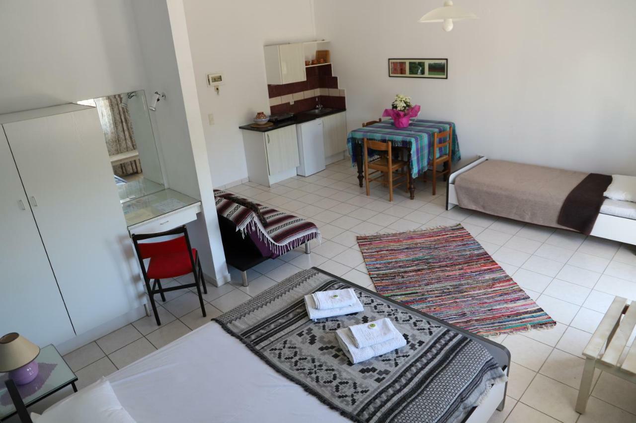 Aris Apartments Gerani  Eksteriør billede