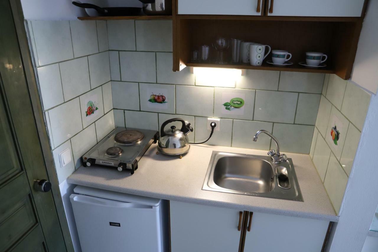 Aris Apartments Gerani  Eksteriør billede